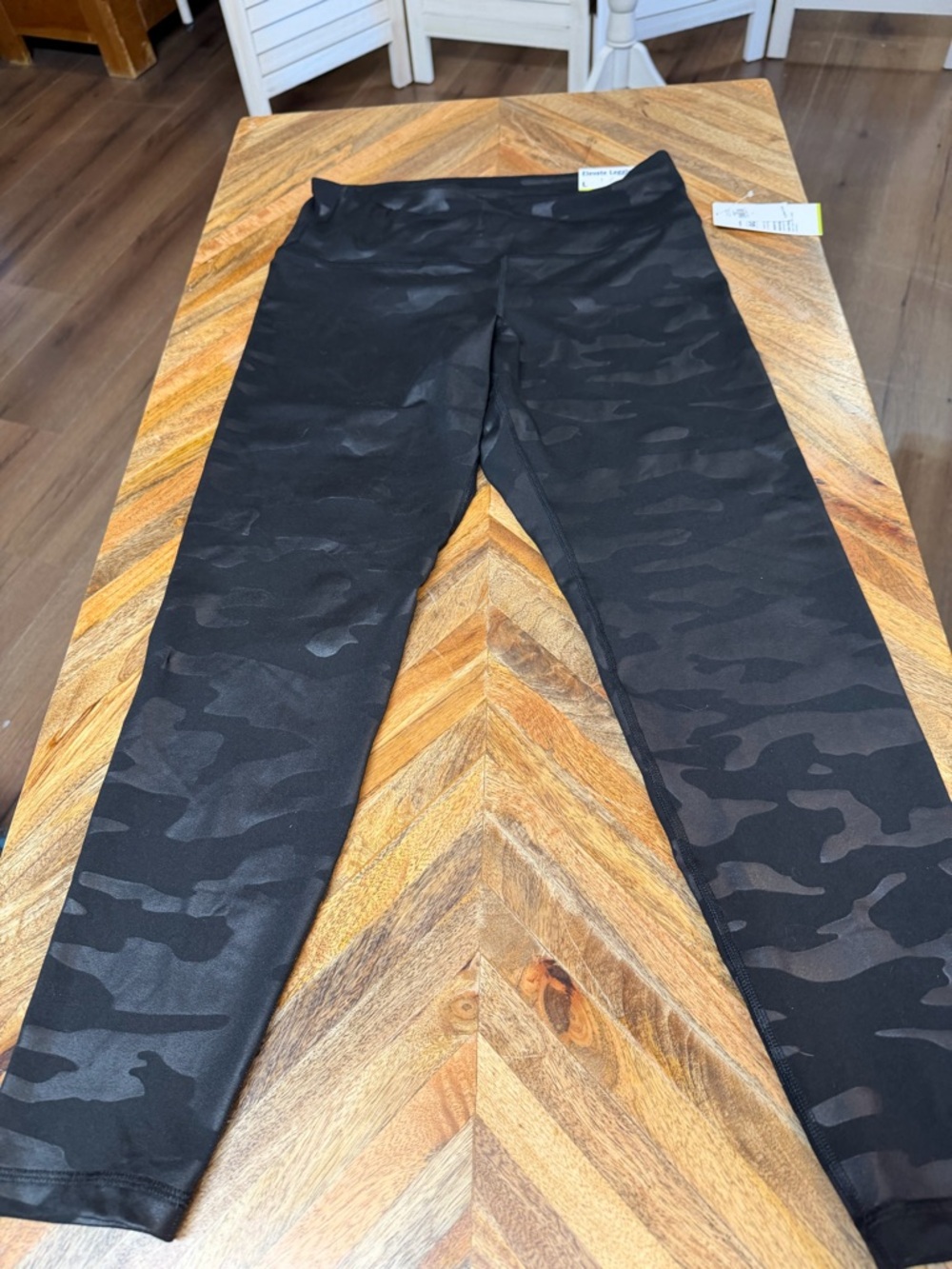 Old Navy Leggings black camo Sz L NWT